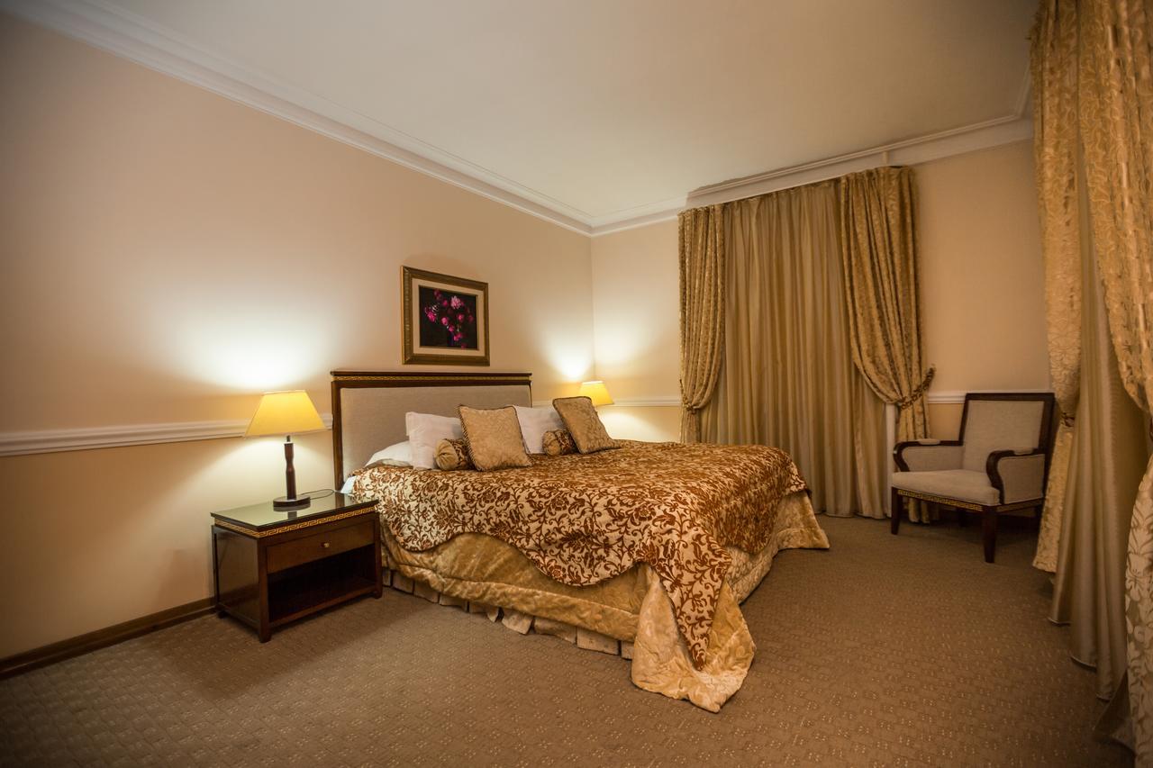 Hotel Bek Ташкент Екстериор снимка