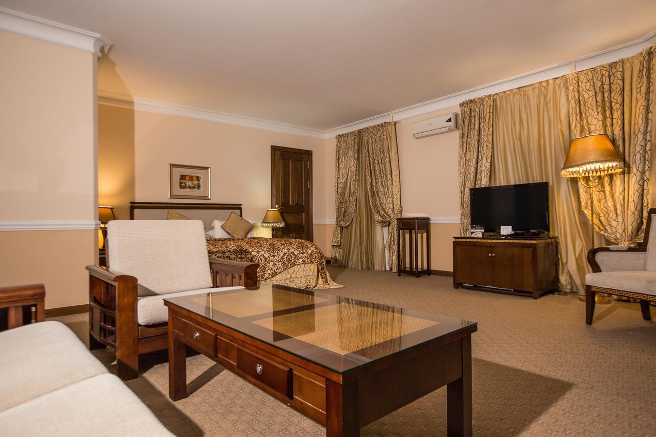 Hotel Bek Ташкент Екстериор снимка