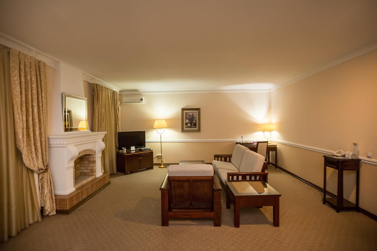 Hotel Bek Ташкент Екстериор снимка